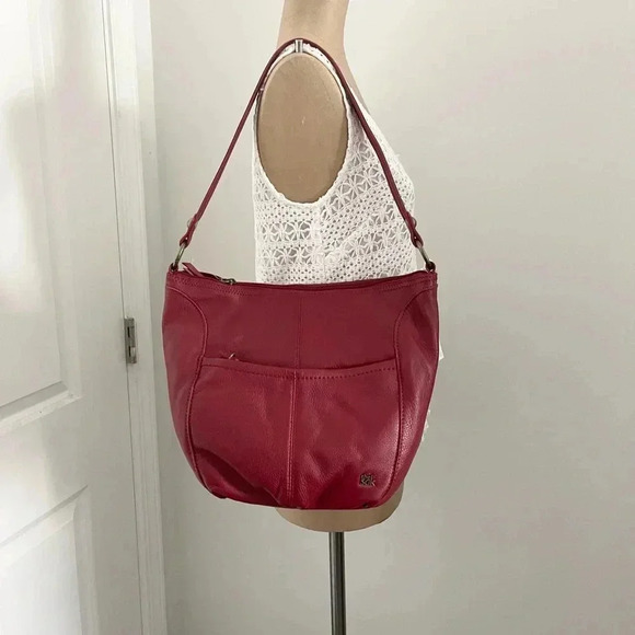 The Sak Iris leather hobo shoulder bag in Crimson - Picture 2 of 7